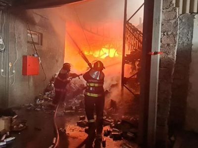 Мкртчян: Возможно, процесс тушения пожара на территории цеха по производству салфеток в Ереване займет много времени