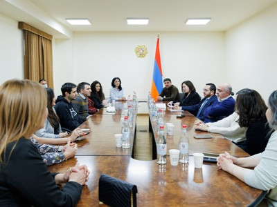 ԲՏԱ նախարարը հանդիպել է երեխաների թվային անվտանգությամբ մտահոգ ծնողների հետ․ քննարկվել են նրանց անվտանգության հարցը