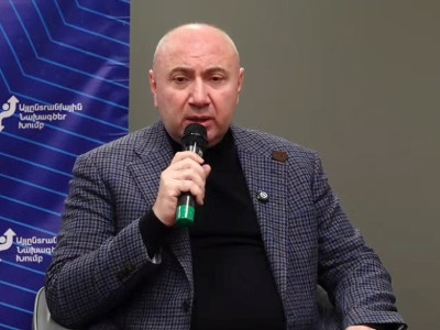 Оппозиционер: Власть в Армении превратилась в продавца «мира», страха и временного режима прекращения огня