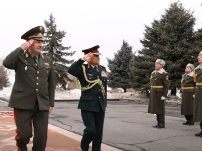 Welcoming ceremony for India army defense staff chief held at Armenia MoD