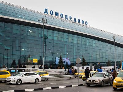 «Коммерсант»: Аэропорт Домодедово массово сокращает сотрудников
