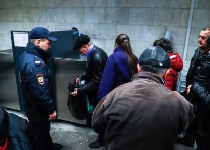 В Москве правоохранители смогут проверять телефоны и ноутбуки пассажиров метро