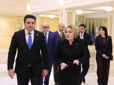 Ալեն Սիմոնյանը Ռուսաստանում հավաստիացրել է, որ իշխանությունները Հայ Առաքելական Եկեղեցին հալածանքի չեն ենթարկում