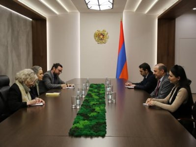 Armenia, EU officials discuss peace process, latest developments