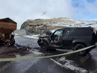 Արագածոտնում Land Rover-ը վրաերթի է ենթարկել Թալինի ճանշինի աշխատակցին, ապա բախվել աղ ու ավազի խառնուրդ ցանող մեքենայի