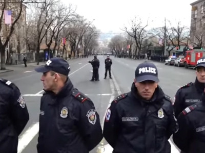 Арцахцы организовали акцию протеста у здания резиденции президента Армении – в ожидании Вэнса