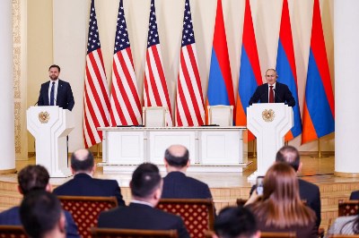 «По-нашему»: Переводчик Правительства Армении неверно перевел заявление вице-президента США