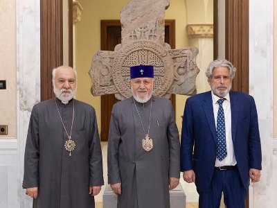 Католикос всех армян принял международного юриста Роберта Амстердама