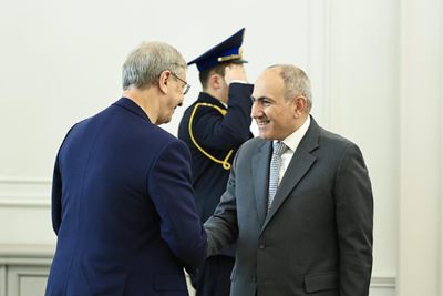 «Ժողովուրդ». Ինչ է նվիրել ռուս գործարարը Նիկոլ Փաշինյանին