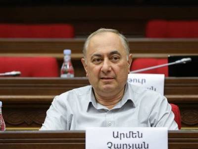 Адвокат: Правоохранители проводят обыск в кабинете директора медицинского центра «Измирлян» Армена Чарчяна