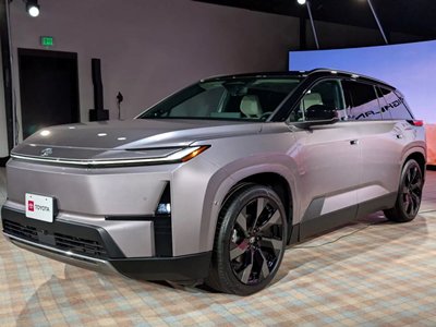 Toyota-ն Highlander-ը վերածել է էլեկտրական ավտոմեքենայի