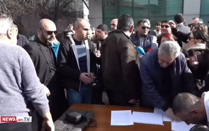 Водители онлайн-такси продолжают сбор подписей в Ереване: «Это рэкет со стороны государства»