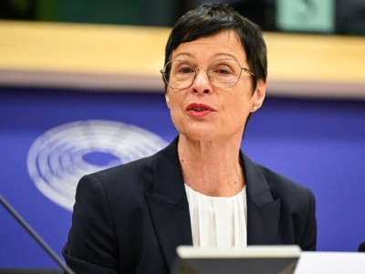 Azerbaijani media: European Commissioner for Enlargement plans to visit Armenia, Azerbaijan