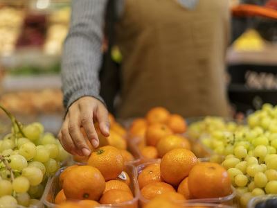 В Санкт-Петербурге мигрантам могут запретить работать в сфере торговли