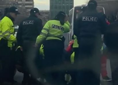 СМИ: В Ереване совершен наезд на сотрудника патрульно-постовой службы МВД