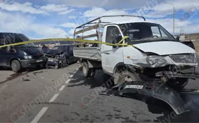 Աշտարակում բախվել են «Opel»-ը, «Ford»-ն ու բեռնատար «Газель»-ը. կա 2 վիրավոր