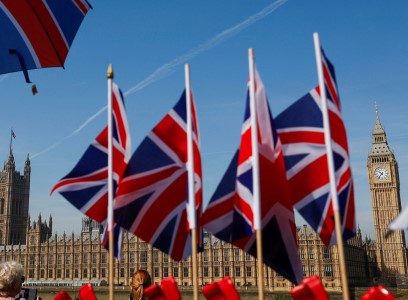 Guardian: Reform UK plans to deport 288,000 people a year from the country