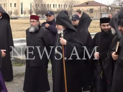 Վեհափառ Հայրապետի և Միքայել Սրբազանի հանդիպումը