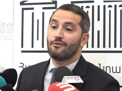 Соратнику Пашиняна в поведении священника привиделась «рука» экс-президента Роберта Кочаряна