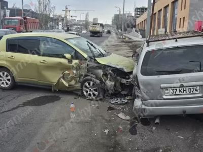 Աճառյան փողոցում բախվել են Nissan-ն ու Opel-ը. կա վիրավոր