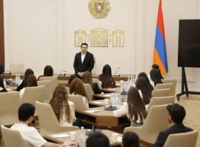ԱԺ նախագահը ուսանողների հետ խոսել է խաղաղության, TRIPP-ի և տարածաշրջանային գործընթացների մասին