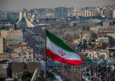 China urges its citizens to leave Iran