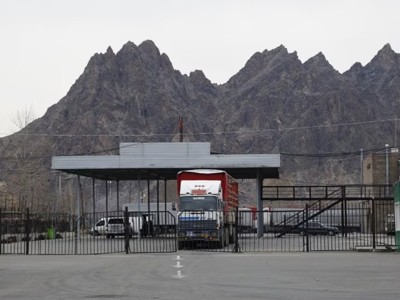 Russian Embassy in Iran urges citizens to leave the country via Armenia and Azerbaijan