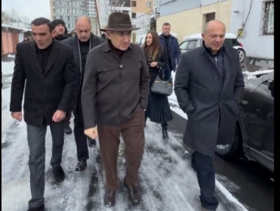 Пашинян сегодня не отправился на литургию: вместо этого он посещает дома в Дилижане