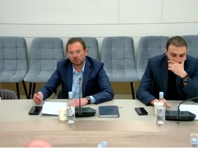 Перепалка в комиссии парламента Армении: Оппозиционер обрушился с критикой на депутата от правящей партии