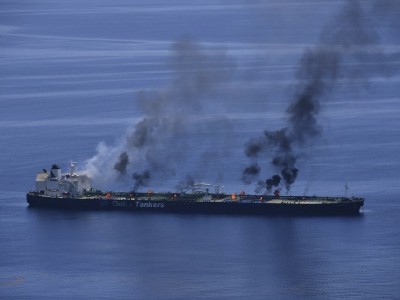 Oil tanker hit off Oman coast, 1 dead