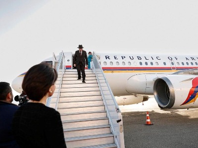 Armenia premier arrives in Georgia