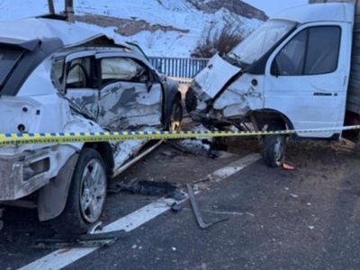 На «поворотах Чайной» столкнулись Dodge, GAZelle и Volkswagen: есть пострадавший