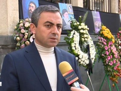 Ишхан Сагателян оставил запись в Книге соболезнований в посольстве Ирана в Армении