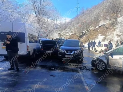 Цепное ДТП на автодороге Дилижан-Ванадзор: есть пострадавшие