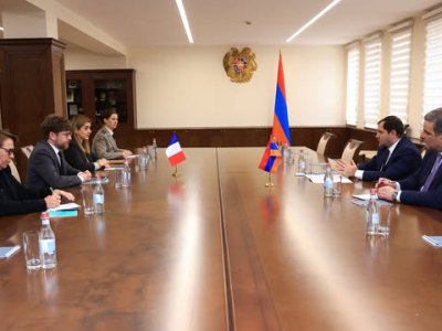 Armenia defense minister, France envoy discuss recent regional developments