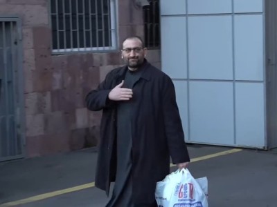 «Վերջը լավ է լինելու». Արշակ Սրբազանն ազատ արձակվեց