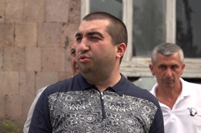 «Ժողովուրդ». Աշխատակիցների բանկային քարտերը հավաքել են. գործարար Արման Հակոբջանյանի նոր բարքերը