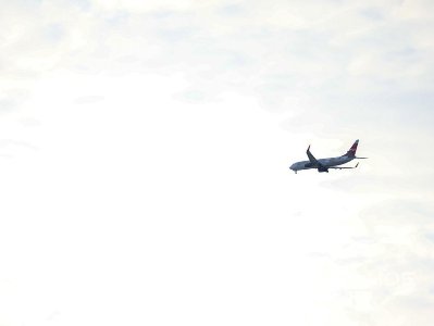 Bahrain International Airport temporarily suspends flights: Iraq extends airspace closure
