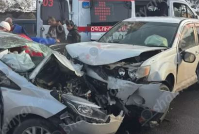 Երևանում բախվել են «Nissan»-ը և «Mitsubishi»-ն․ կա 1 զոհ, 3 վիրավոր