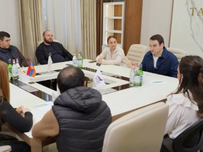 «Сильная Армения»: На встрече с молодыми людьми пообещали – в Сильной Армении они смогут приобретать квартиры