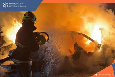 На дороге Ереван-Севан сгорел автомобиль