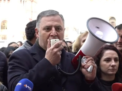 Акция протеста у здания правительства в защиту Карапетяна: через 86 дней в Армении не будет политзаключенных