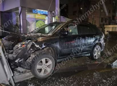Երևանում բախվել են «Kia Optima»-ն ու «Lexus»-ը․ shamshyan.com