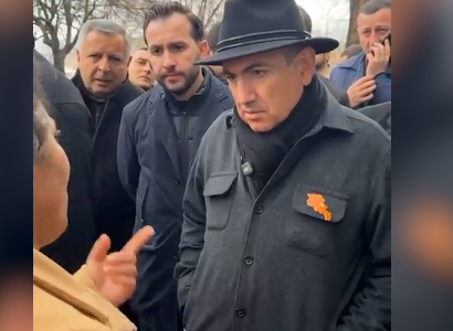 «Էդքան սպասել եք, մի քիչ էլ կսպասեք»․ Փաշինյանը՝ պատերազմում հաշմանդամություն ձեռք բերած զինծռայողի մորը