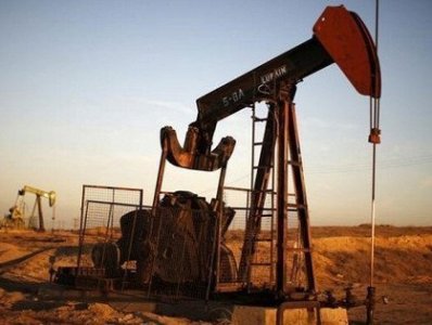 Производство нефти в ОАЭ сократилось более чем наполовину из-за войны с Ираном