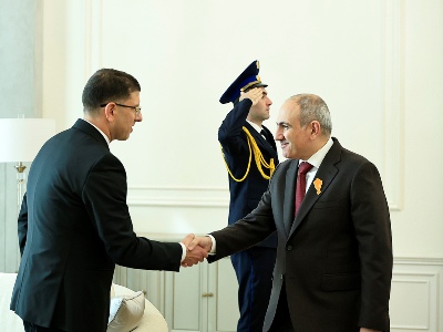 Премьер-министр РА принял новоназначенного чрезвычайного и полномочного посла Болгарии