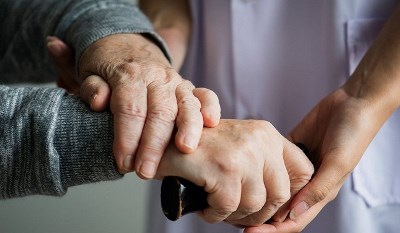 Услуги по уходу за пожилыми и лицами с ограниченными возможностями на дому: куда обращаться