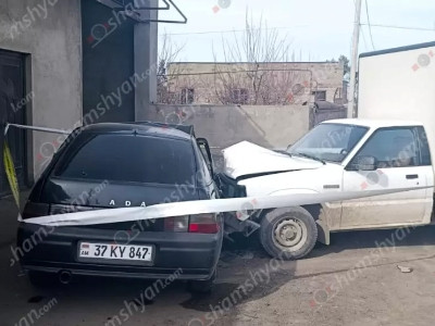 Մարտունի քաղաքում բախվել են «Mazda»-ն և «Լադա»-ն․ կա վիրավոր