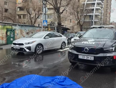 В Ереване грузовик насмерть сбил пешехода