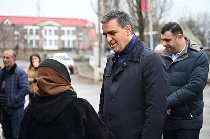 В селе Тег после войны обострилась ситуация с безопасностью: Татоян побеседовал с жителями